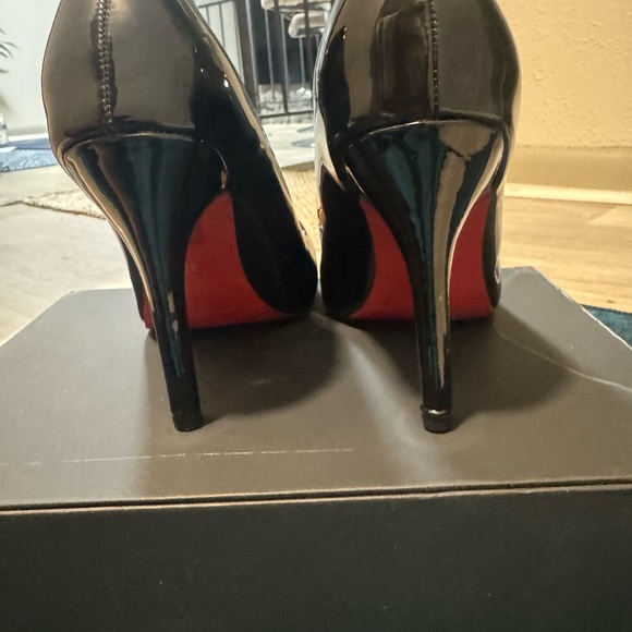 Elegant Black and Red Women's Heels - Picture 5 of 5